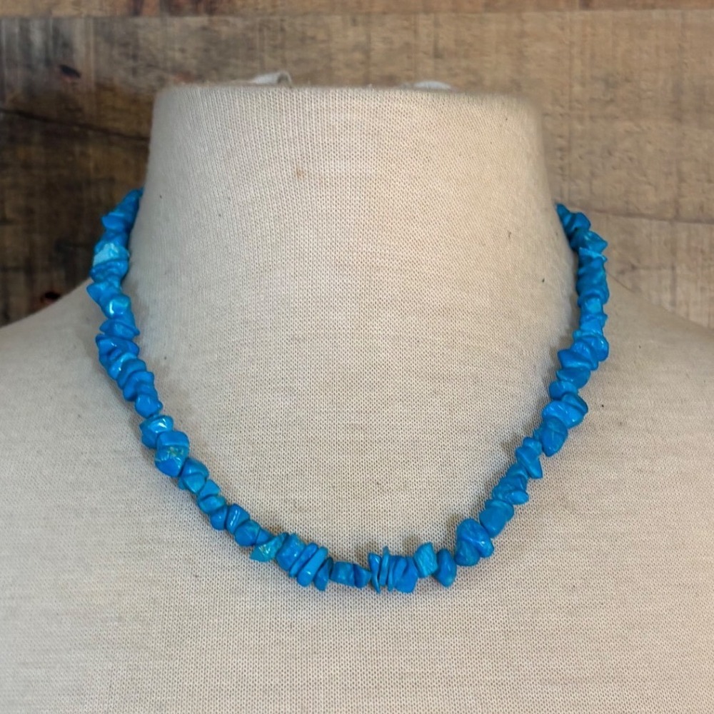 Blue Turquoise Chip Nugget Necklace Southwestern Boho Barrel Clasp 18 Inch